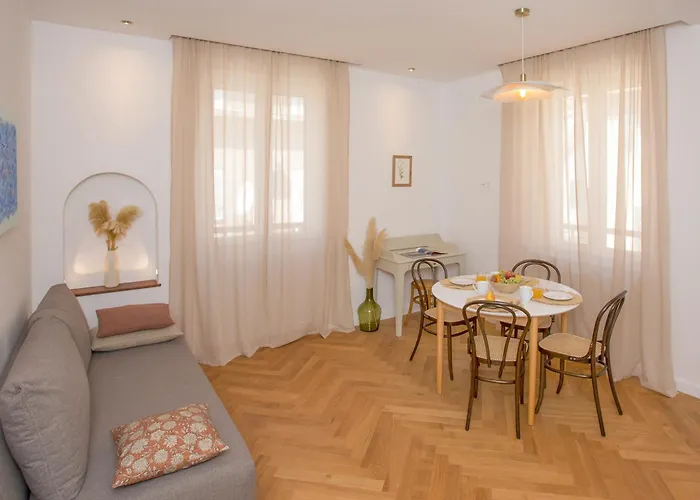 New Orange Boutique L *