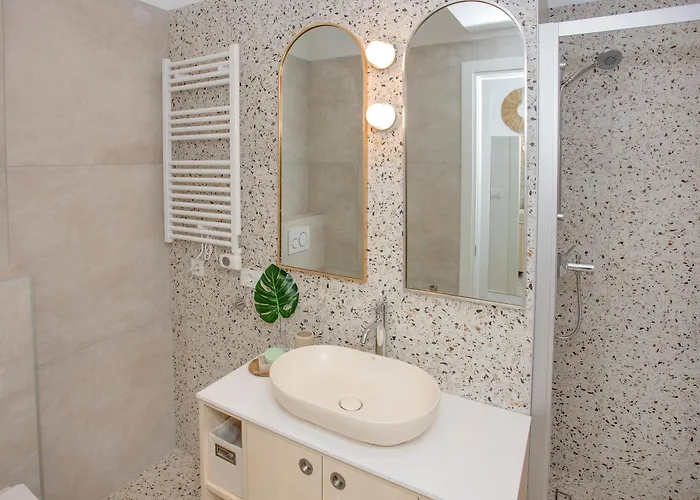 New Orange Boutique L *