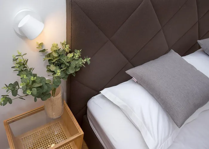 New Orange Boutique L *