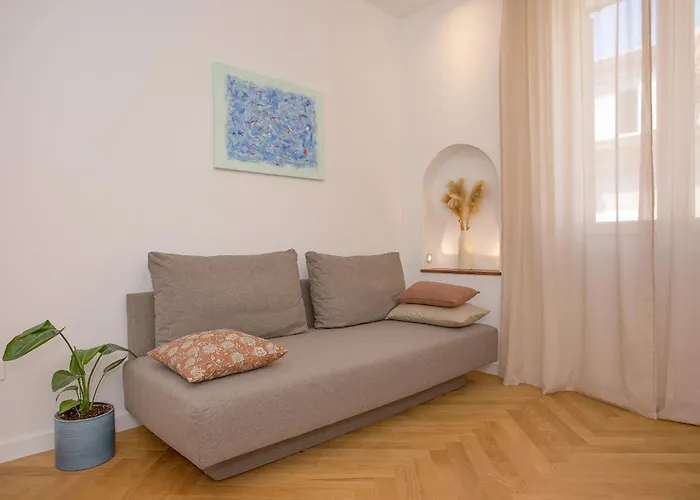 New Orange Boutique L *