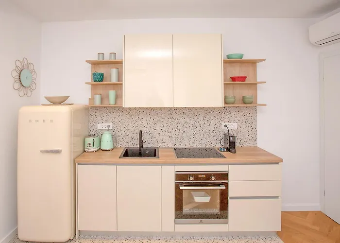 New Orange Boutique L Appartement Split