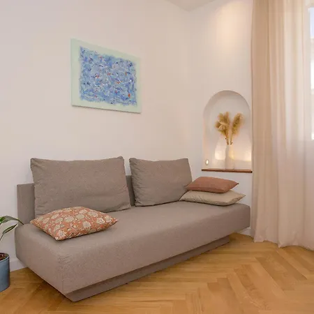 New Orange Boutique L *