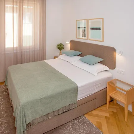 New Orange Boutique L Сплит