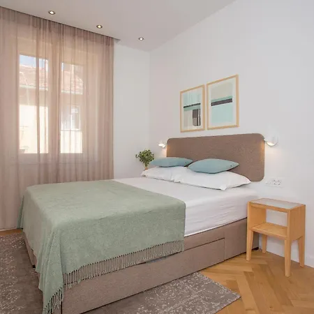 New Orange Boutique L * Сплит