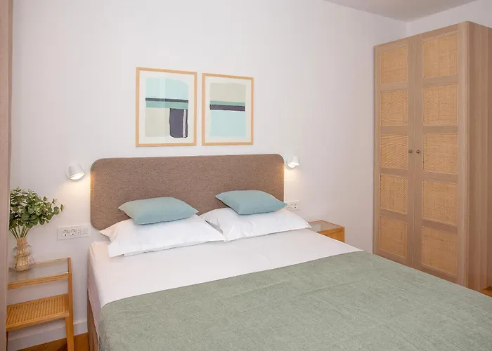 New Orange Boutique L *