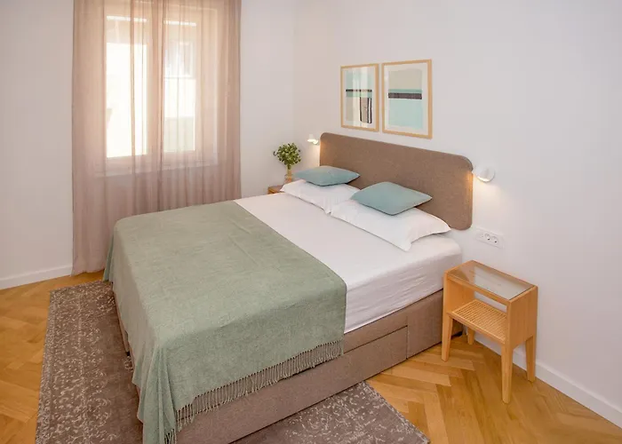 New Orange Boutique L 스플리트