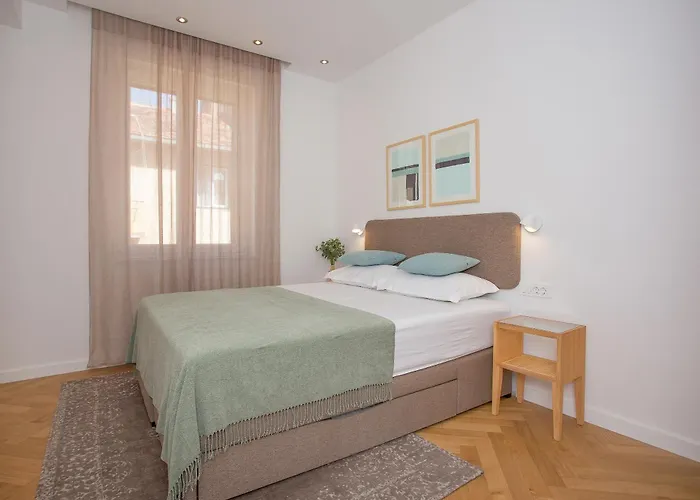 New Orange Boutique L * 스플리트